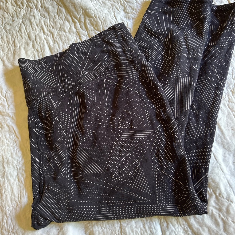 Old Navy black leggings. XL